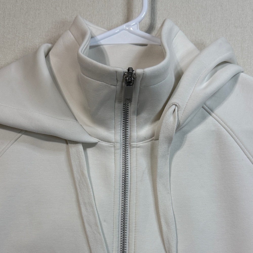 Women's Classic White Zip-Up Vest - Picture 7 of 10